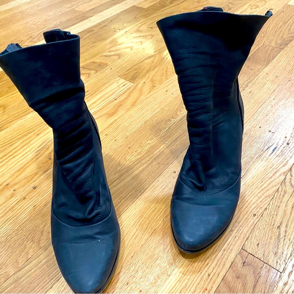 Size 39/8-8.5 Coclico leather ankle boots